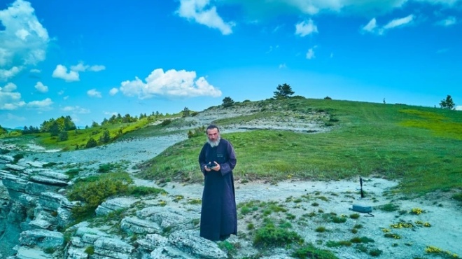 παπα-razzι-ή-παπα-βόιος-ιερέας-με-κανά-259168