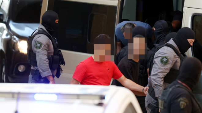 μαφία-της-κρήτης-σοκ-με-τα-ντιλ-μέσα-σε-259495