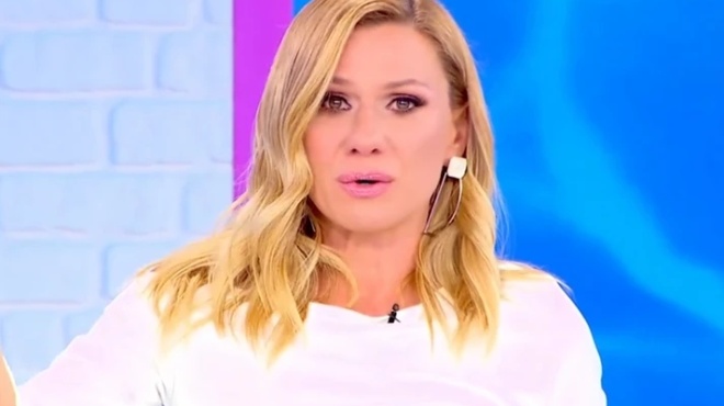 ξέσπασε-σε-κλάματα-η-κατερίνα-καραβάτ-260522