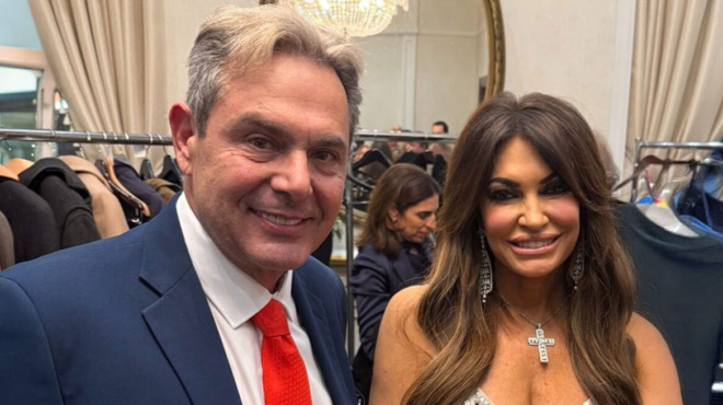 είμαι-εδώ-με-την-κίμπερλι-το-καθαρίζω-259563