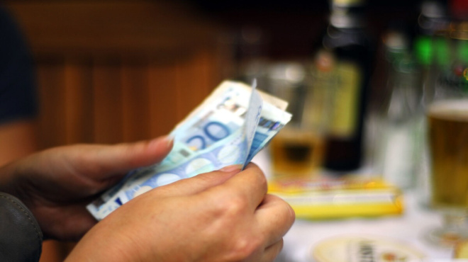 h-τράπεζα-που-καταργεί-τα-μετρητά-στα-υπ-259993